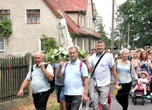 Trud podejmuje również wiele osób z małymi dziećmi. Trasa do Ligoty Książęcej nie jest bardzo wymagająca.