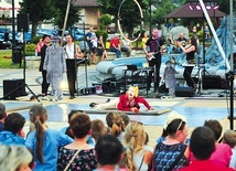 ◄	Podczas występu w Józefowie na Roztoczu.