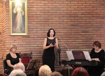 Wykonawcami były (od lewej): Anna Sawicka - wiolonczela, Donata Zuliani - mezzosopran oraz Anna Mikolon - fortepian.