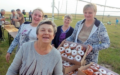 W parafii Kostomłoty przyjmują pielgrzymów po królewsku