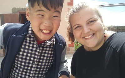 Kiedy dzieci przekonają się do misjonarek, ich zaangażowanie odwzajemniają uśmiechem.