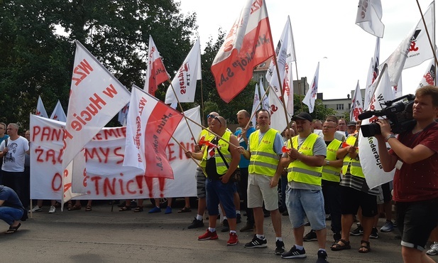 Katowice. Pikieta związkowców z Huty Pokój. Jest odpowiedź prezesa Węglokoksu