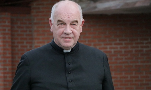 - Życie jest jak mecz. Albo wygrasz, albo przegrasz. Nie ma innej drogi - mówi ks. Bogusław Głodowski.