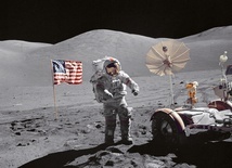 Dlaczego coraz mniej ludzi wierzy w to, że człowiek postawił stopę na Księżycu?