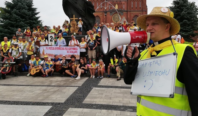 Piesza pielgrzymka rybnicka wyruszyła na Jasną Górę [ZDJĘCIA]