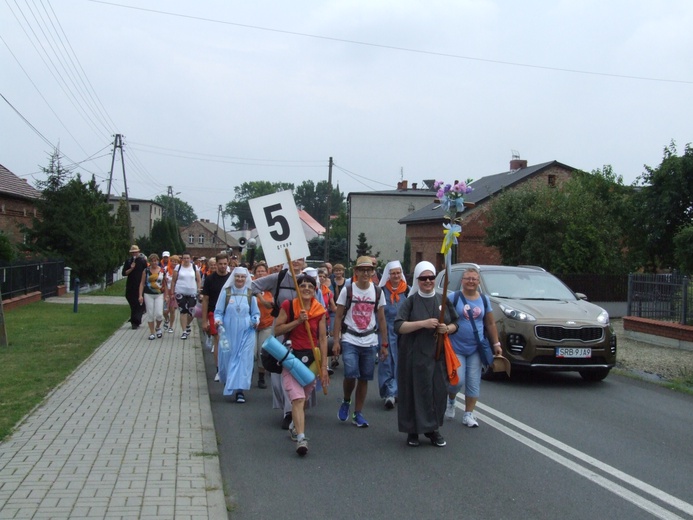 74 Piesza Rybnicka Pielgrzymka - przemarsz grup