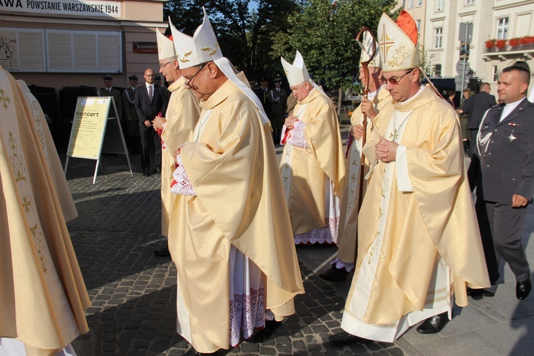 Uroczystości przed Pomnikiem Powstania Warszawskiego