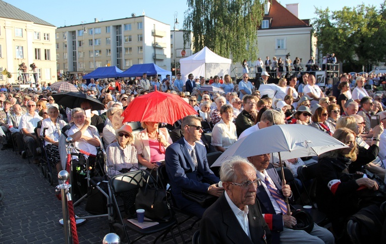 Uroczystości przed Pomnikiem Powstania Warszawskiego