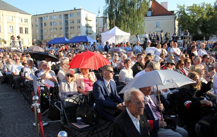 Uroczystości przed Pomnikiem Powstania Warszawskiego