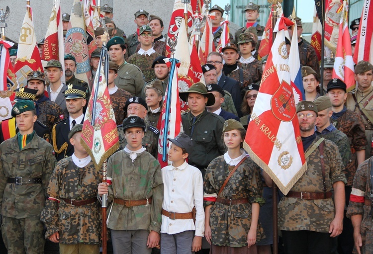 Uroczystości przed Pomnikiem Powstania Warszawskiego