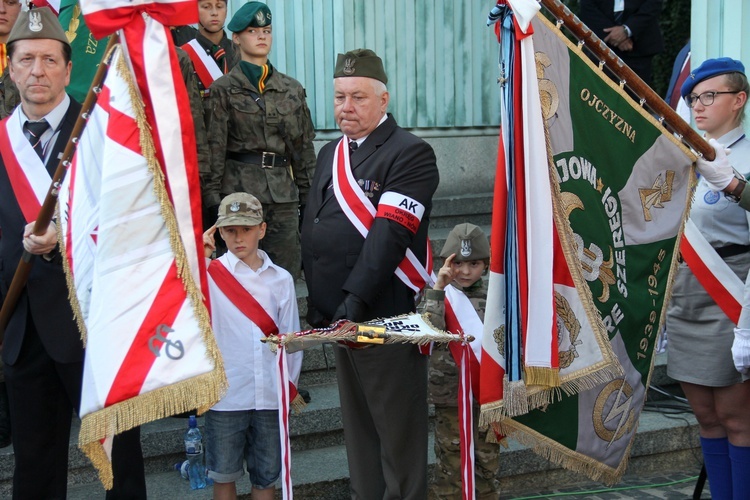 Uroczystości przed Pomnikiem Powstania Warszawskiego