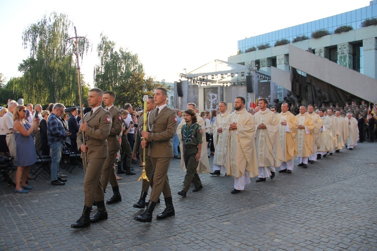 Uroczystości przed Pomnikiem Powstania Warszawskiego