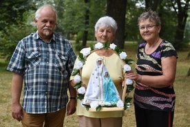 Z figurką św. Anny i Maryi w nowych sukienkach.