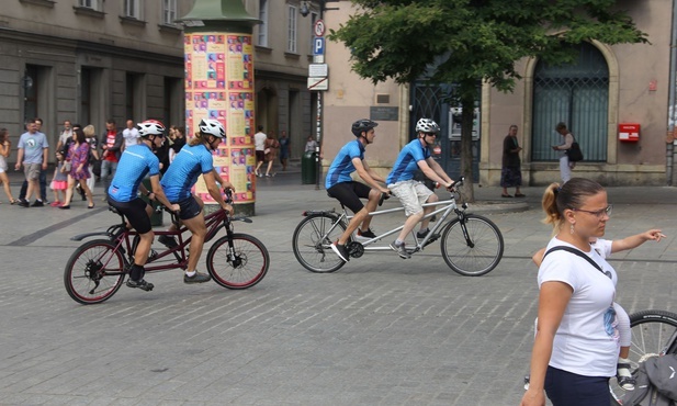 Niewidomi wyruszyli tandemami do Santiago de Compostela