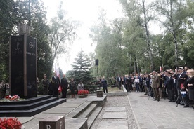 W godzinę "W" oddano hołd powstańcom przed pomnikiem Gloria Victis