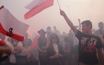 Minuta ciszy w Warszawie. W rocznicę wybuchu Powstania