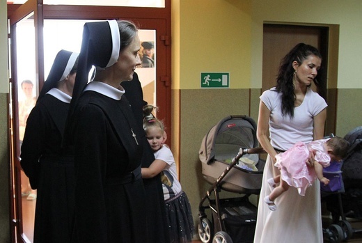 Powitanie sióstr nazaretanek w bielskim Domu Matki i Dziecka Caritas