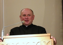 Ks. Mirosław Kszczot zachęca tych, którzy nie mogą iść na Jasną Górę, do duchowego pielgrzymowania.