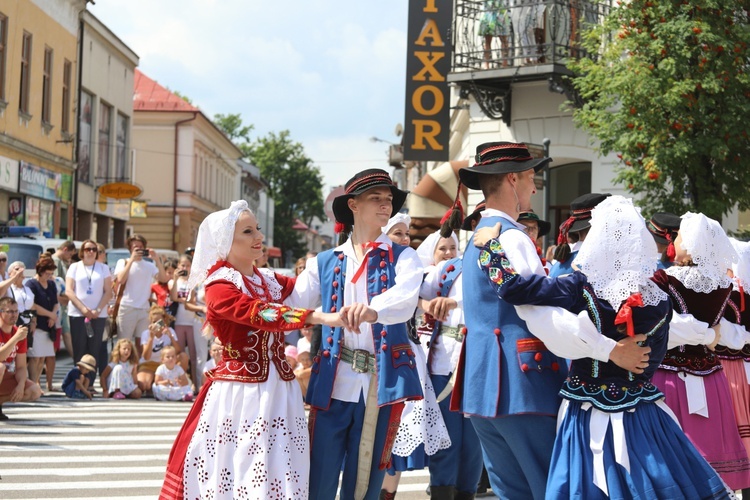 56. Tydzień Kultury Beskidzkiej - korowód na ulicach Żywca - 2019