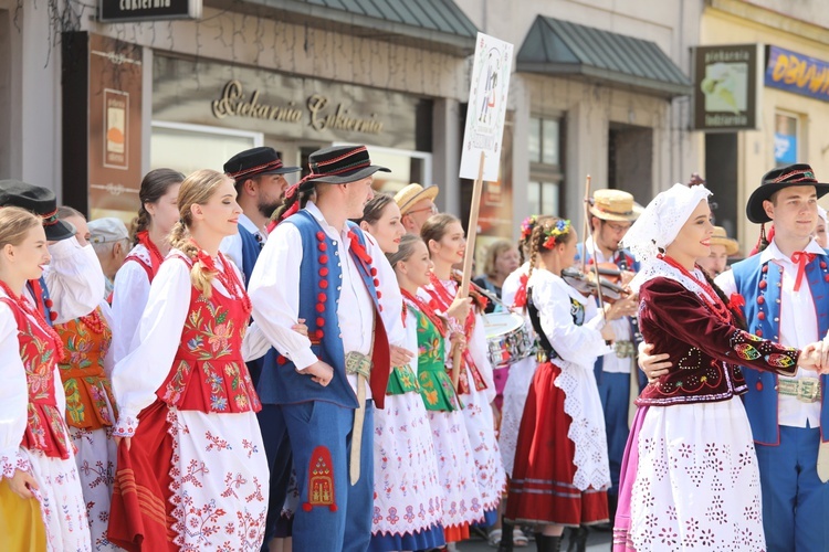 56. Tydzień Kultury Beskidzkiej - korowód na ulicach Żywca - 2019