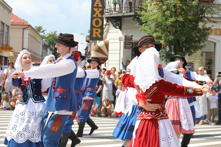 56. Tydzień Kultury Beskidzkiej - korowód na ulicach Żywca - 2019