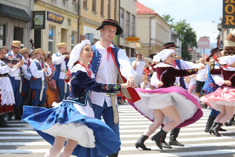 56. Tydzień Kultury Beskidzkiej - korowód na ulicach Żywca - 2019