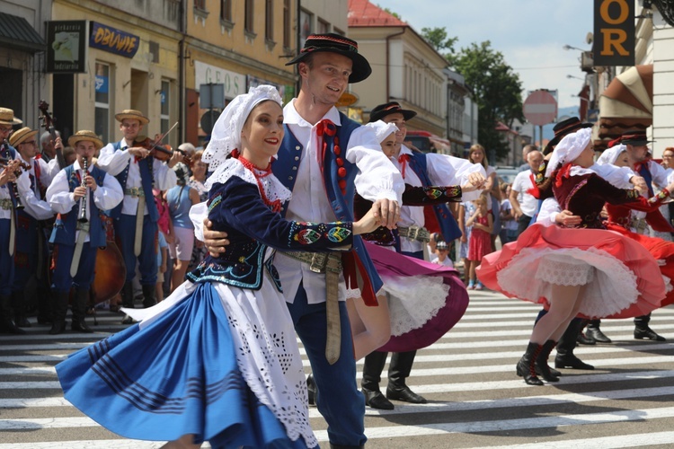 56. Tydzień Kultury Beskidzkiej - korowód na ulicach Żywca - 2019