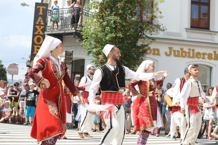 56. Tydzień Kultury Beskidzkiej - korowód na ulicach Żywca - 2019