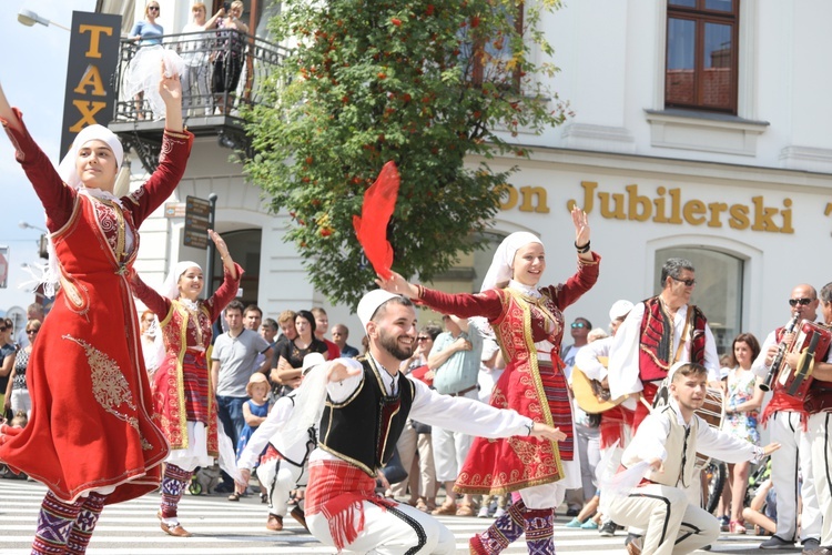 56. Tydzień Kultury Beskidzkiej - korowód na ulicach Żywca - 2019