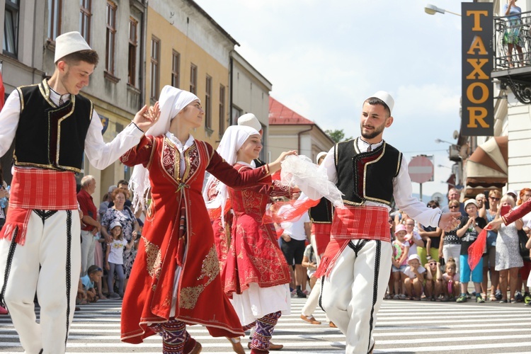 56. Tydzień Kultury Beskidzkiej - korowód na ulicach Żywca - 2019