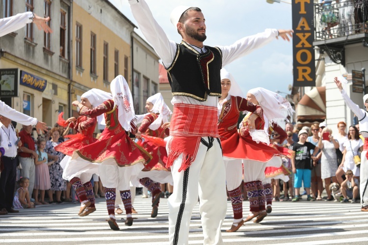 56. Tydzień Kultury Beskidzkiej - korowód na ulicach Żywca - 2019