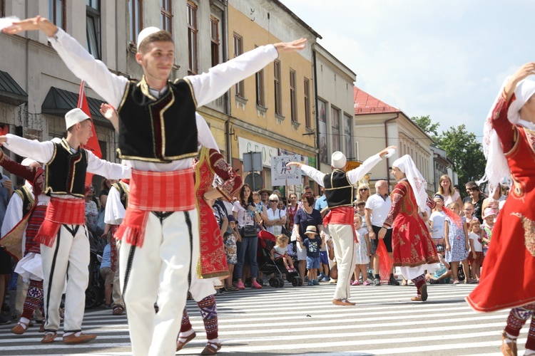 56. Tydzień Kultury Beskidzkiej - korowód na ulicach Żywca - 2019