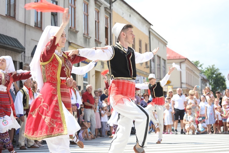 56. Tydzień Kultury Beskidzkiej - korowód na ulicach Żywca - 2019