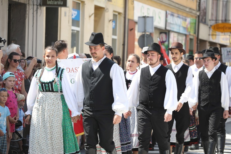 56. Tydzień Kultury Beskidzkiej - korowód na ulicach Żywca - 2019