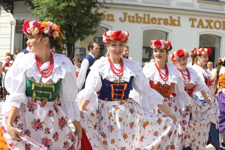 56. Tydzień Kultury Beskidzkiej - korowód na ulicach Żywca - 2019