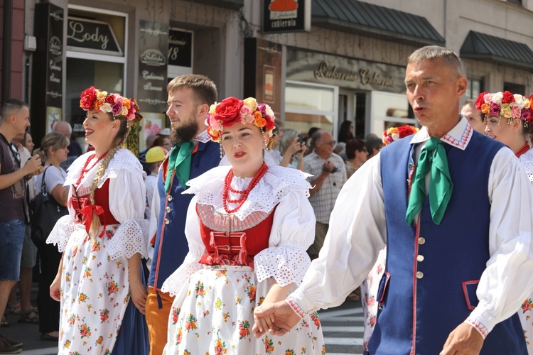 56. Tydzień Kultury Beskidzkiej - korowód na ulicach Żywca - 2019