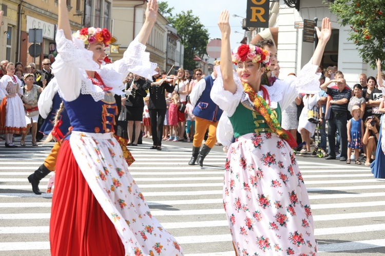 56. Tydzień Kultury Beskidzkiej - korowód na ulicach Żywca - 2019