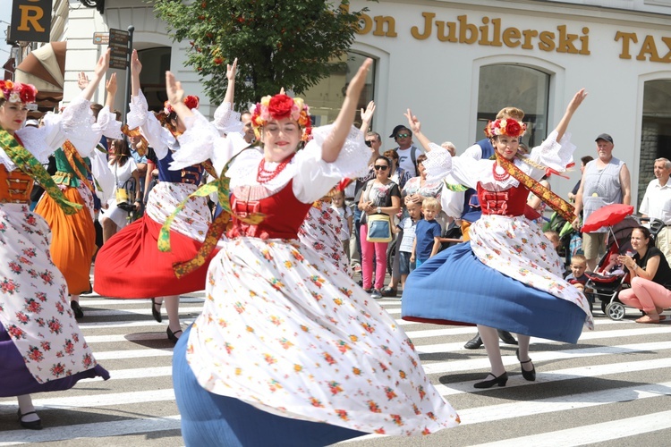 56. Tydzień Kultury Beskidzkiej - korowód na ulicach Żywca - 2019