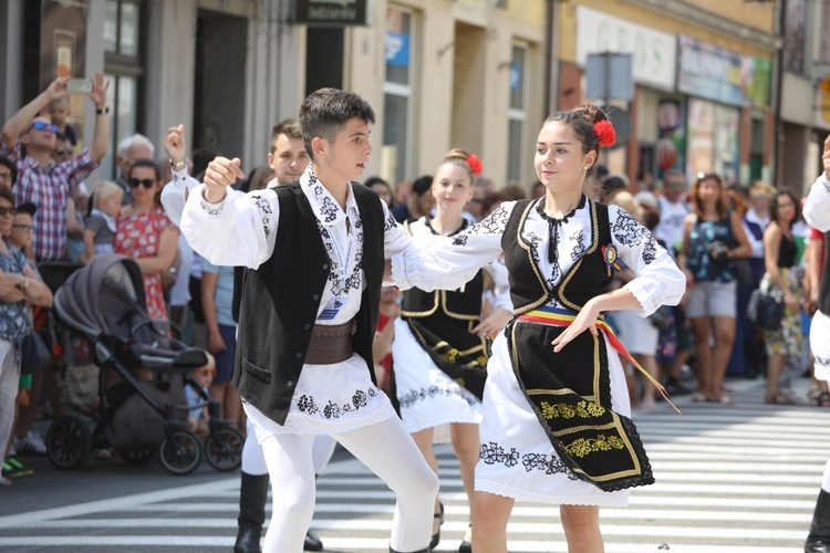 56. Tydzień Kultury Beskidzkiej - korowód na ulicach Żywca - 2019