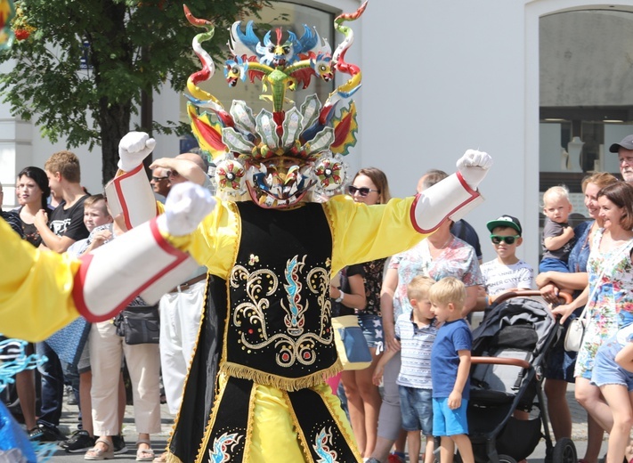 56. Tydzień Kultury Beskidzkiej - korowód na ulicach Żywca - 2019