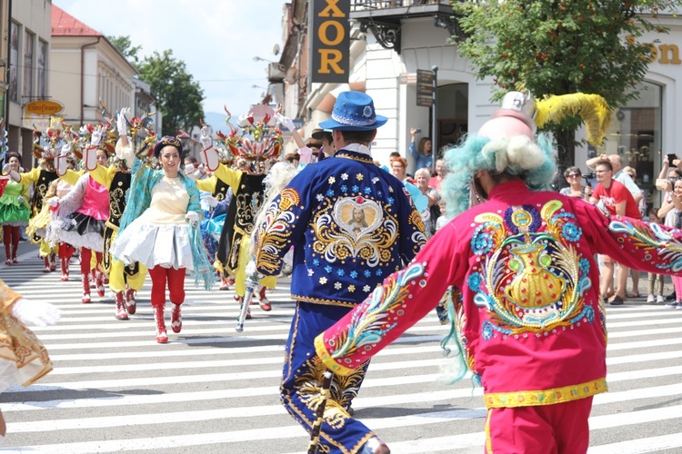 56. Tydzień Kultury Beskidzkiej - korowód na ulicach Żywca - 2019