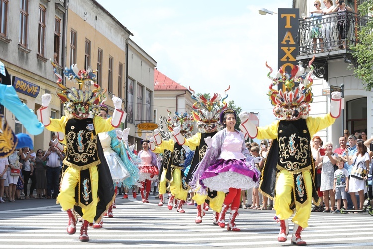 56. Tydzień Kultury Beskidzkiej - korowód na ulicach Żywca - 2019