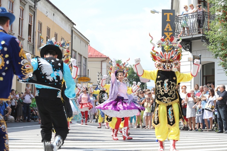 56. Tydzień Kultury Beskidzkiej - korowód na ulicach Żywca - 2019