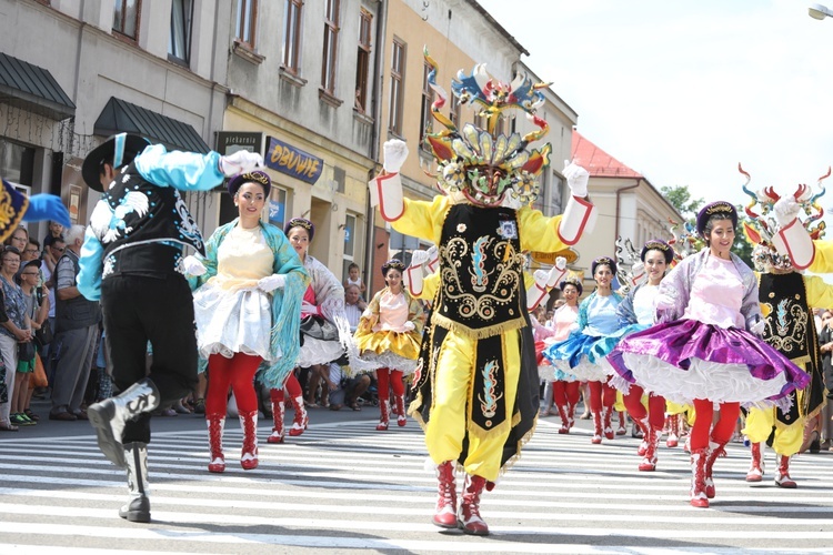 56. Tydzień Kultury Beskidzkiej - korowód na ulicach Żywca - 2019