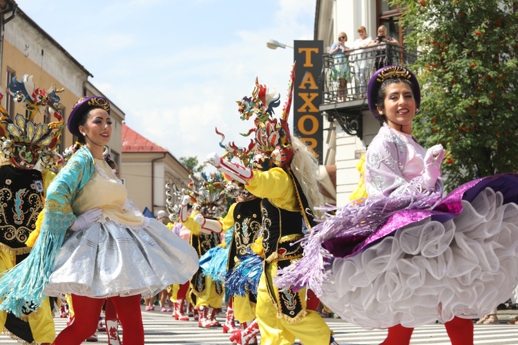 56. Tydzień Kultury Beskidzkiej - korowód na ulicach Żywca - 2019