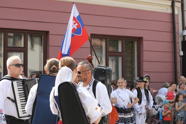 56. Tydzień Kultury Beskidzkiej - korowód na ulicach Żywca - 2019