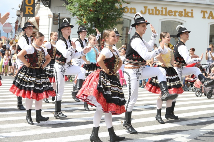 56. Tydzień Kultury Beskidzkiej - korowód na ulicach Żywca - 2019