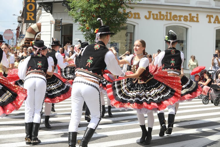 56. Tydzień Kultury Beskidzkiej - korowód na ulicach Żywca - 2019