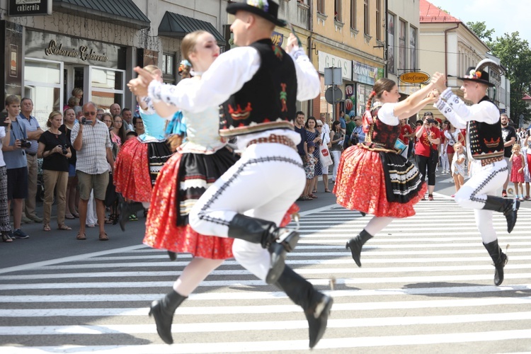 56. Tydzień Kultury Beskidzkiej - korowód na ulicach Żywca - 2019