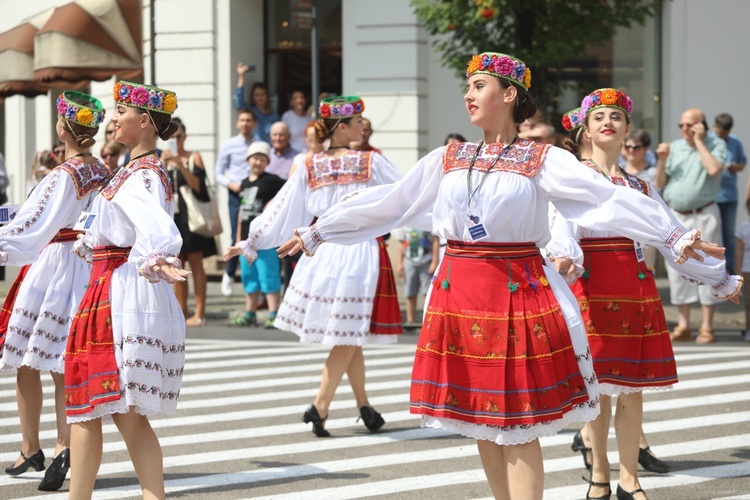 56. Tydzień Kultury Beskidzkiej - korowód na ulicach Żywca - 2019